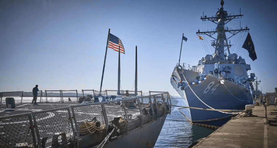 Deux destructeurs américains dans la base navale de Rota